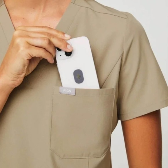 Figs Fionlite limited edition scrub top - Picture 4 of 5